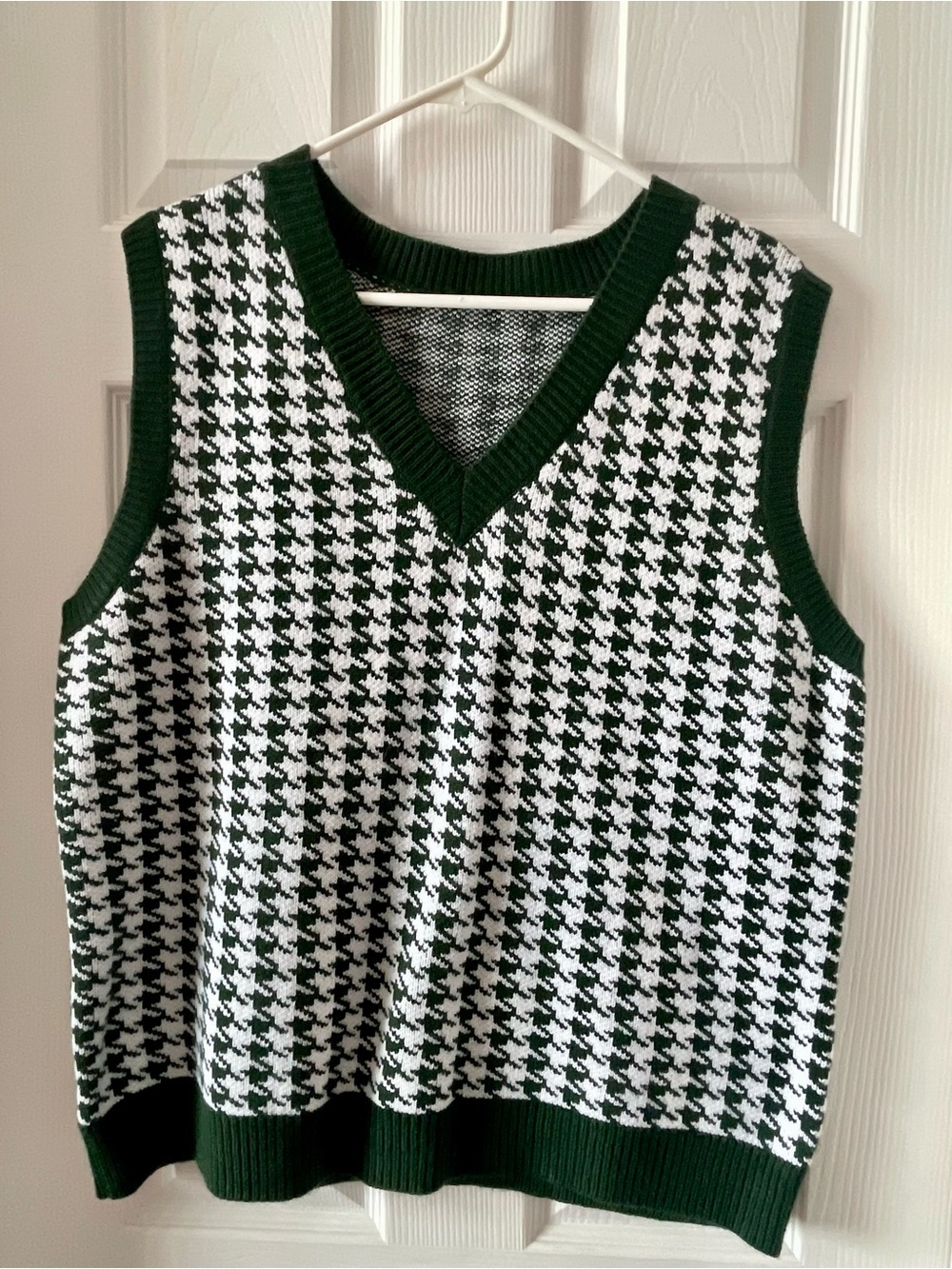 Green & White Houndstooth Knit Vest